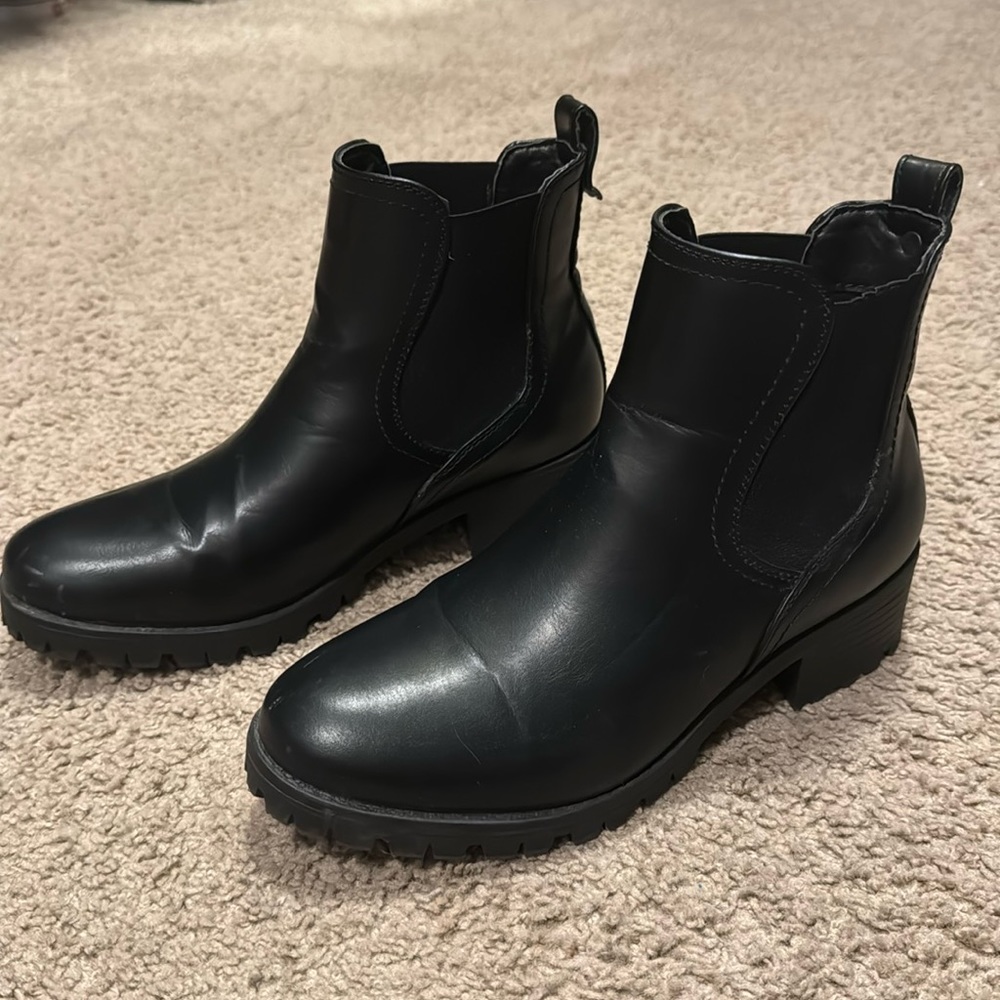 Black Chelsea boots size 8.5